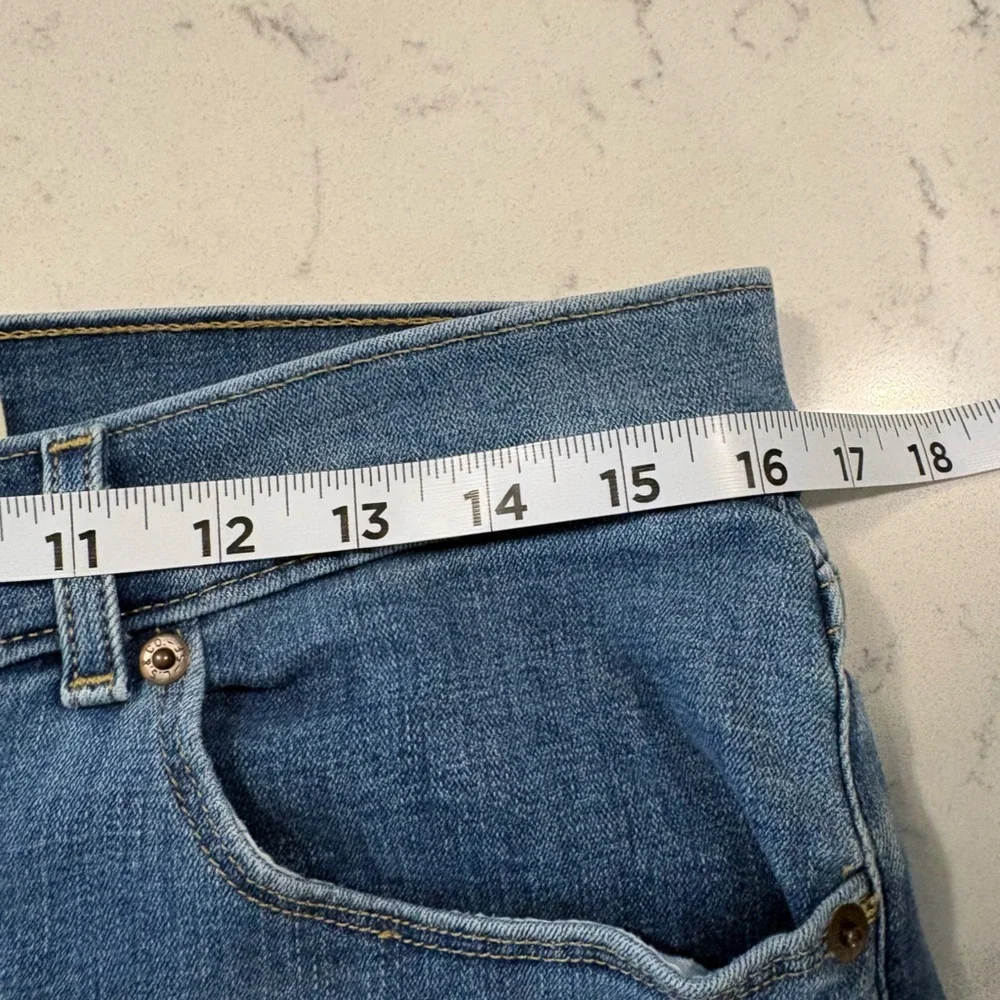 Levi's Women’s Classic Capri Jeans Size 12 - Picture 6 of 10